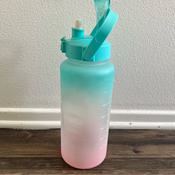 Water Bottle Jug 64oz Built-in Straw Time Marker Gradient Blue Pink Sport Gym - Picture 7 of 11